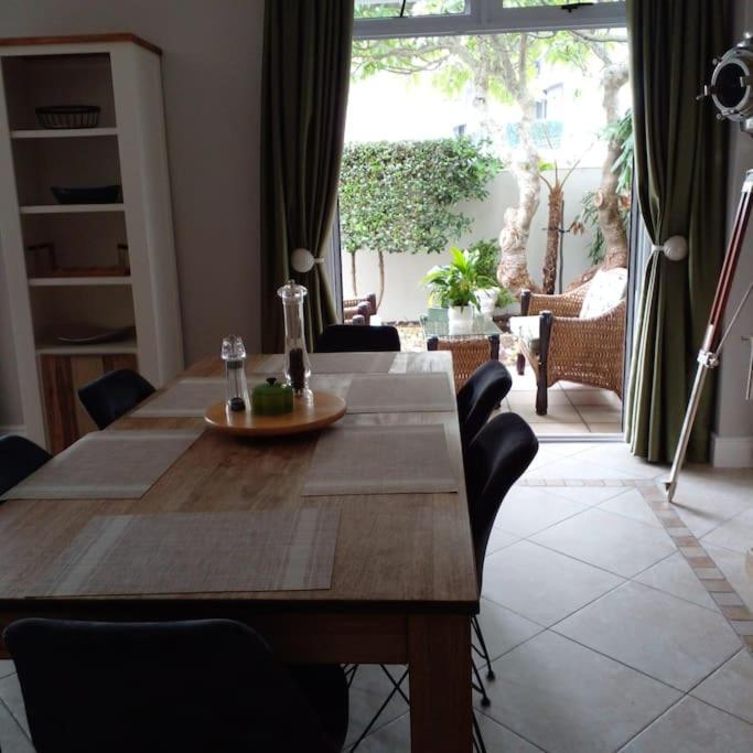 Apartment Elgin Townhouse-excellent Location Cape Town