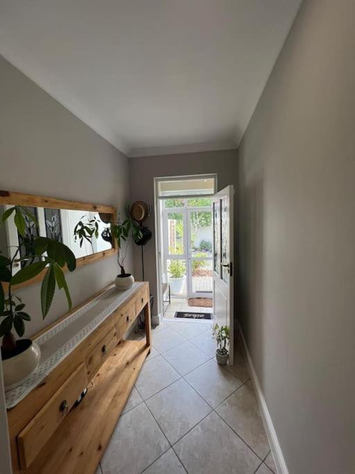 Apartment Elgin Townhouse-excellent Location