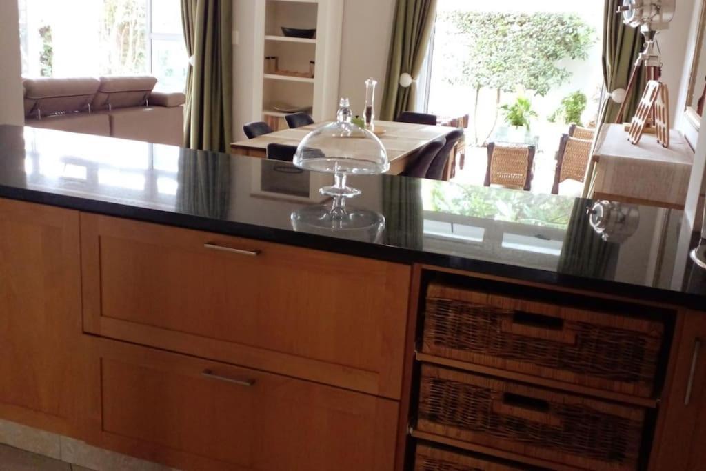 Elgin Townhouse-excellent Location