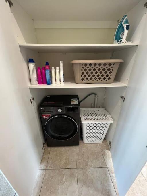 Apartment Elgin Townhouse-excellent Location