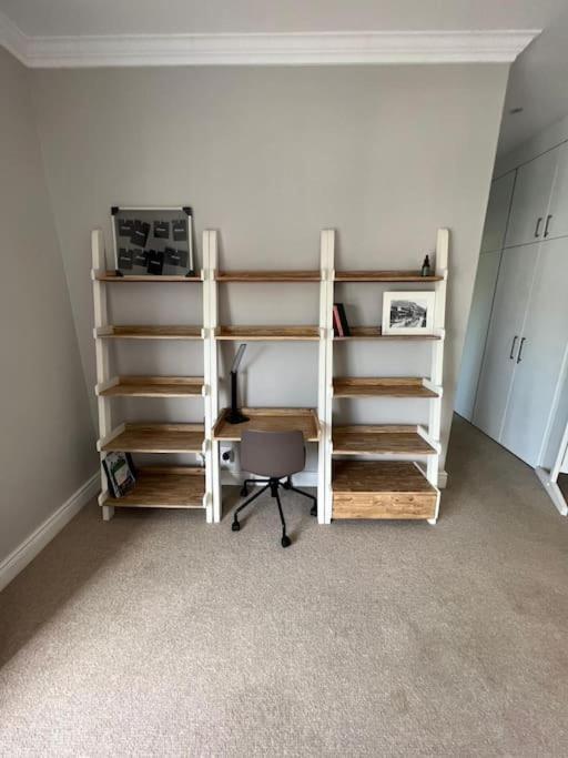 Apartment Elgin Townhouse-excellent Location *