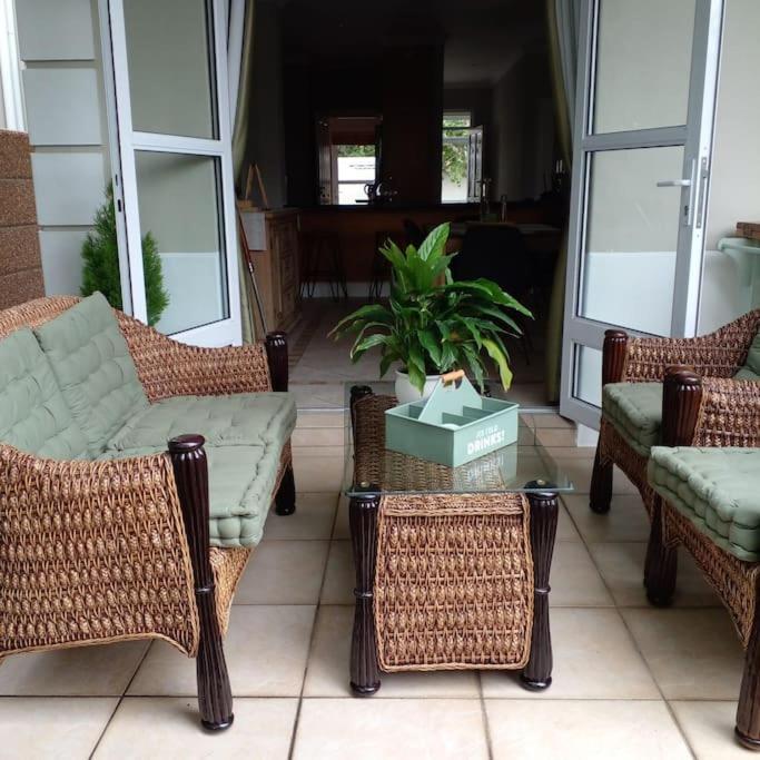 Apartment Elgin Townhouse-excellent Location *