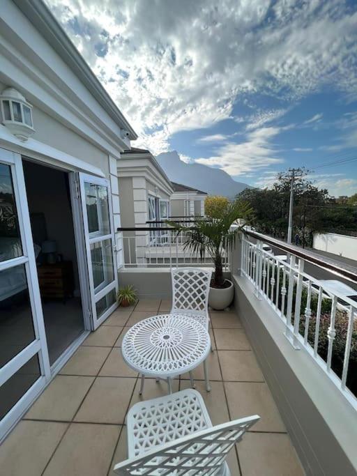 Apartment Elgin Townhouse-excellent Location *