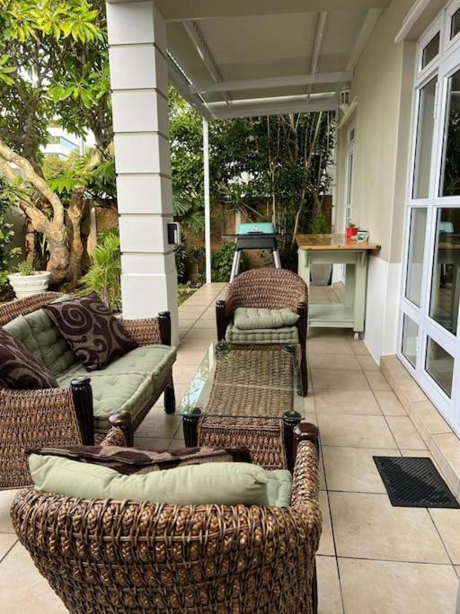 Apartment Elgin Townhouse-excellent Location *